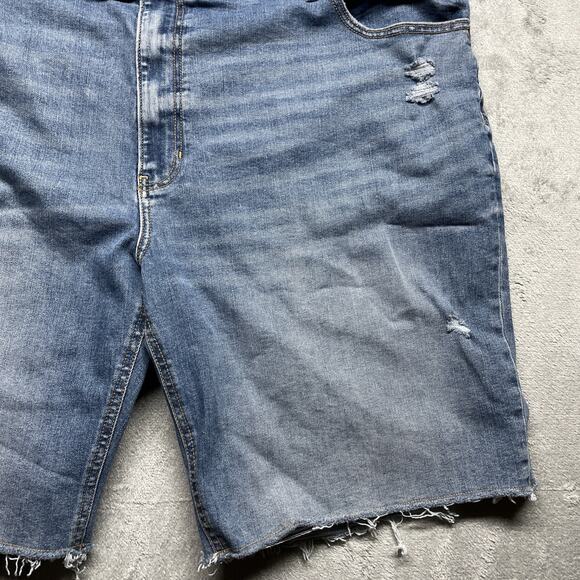Men's True Nation Athletic Fit Y2k Bermuda Blue Jean Shorts Sz 50 Distressed - Picture 3 of 8